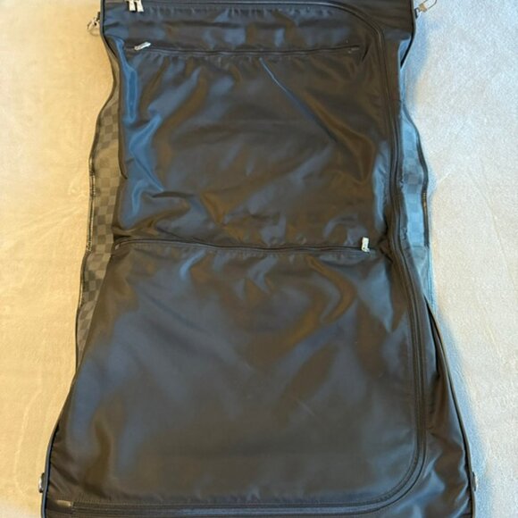 LOUIS VUITTON Garment Bag (3 hanger, pre owned, like new!) - Picture 9 of 15